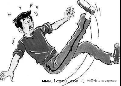 業主聲稱被(bèi)小區(qū)院(yuàn)里(lǐ)磚(zhuān)头(tóu)绊倒摔傷手(shǒu)臂狀告物(wù)業賠4万(wàn)，該賠嗎？