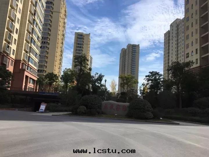 一(yī)小區(qū)的(de)業主因(yīn)为这(zhè)事(shì)打(dǎ)砸物(wù)業管(guǎn)理(lǐ)處(chù)，結果(guǒ)被(bèi)逮起(qǐ)来(lái)了(le)！