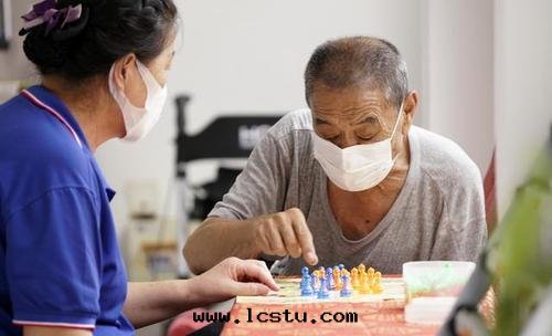 北(běi)京(jīng)这(zhè)个(gè)社區(qū)试点“物(wù)業+養老(lǎo)”新(xīn)模式 物(wù)業員工義务兼職“養老(lǎo)領事(shì)”​