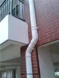 雨(yǔ)水(shuǐ)管(guǎn)漏水(shuǐ)造成(chéng)财産損失，物(wù)業公司被(bèi)判賠償一(yī)万(wàn)七(qī)！