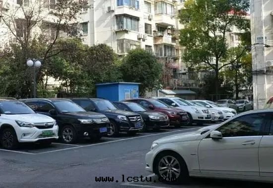 小區(qū)机動(dòng)車停車管(guǎn)理(lǐ)辦(bàn)法(fǎ)