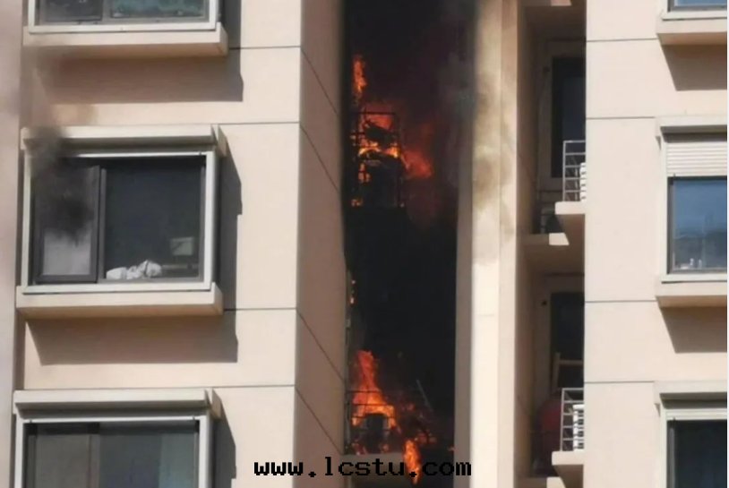 業主们(men)一(yī)定(dìng)要(yào)看(kàn)看(kàn)，清(qīng)理(lǐ)樓道(dào)雜物(wù)已經(jīng)刻不(bù)容緩