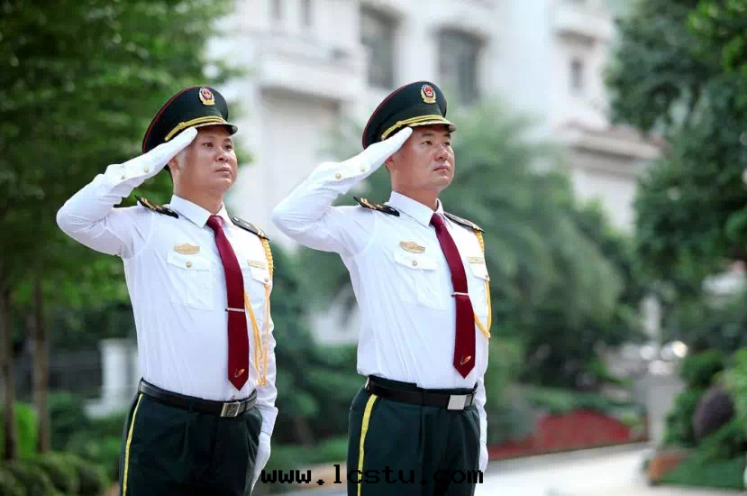 小區(qū)好(hǎo)不(bù)好(hǎo)，保安(ān)很重要(yào)！