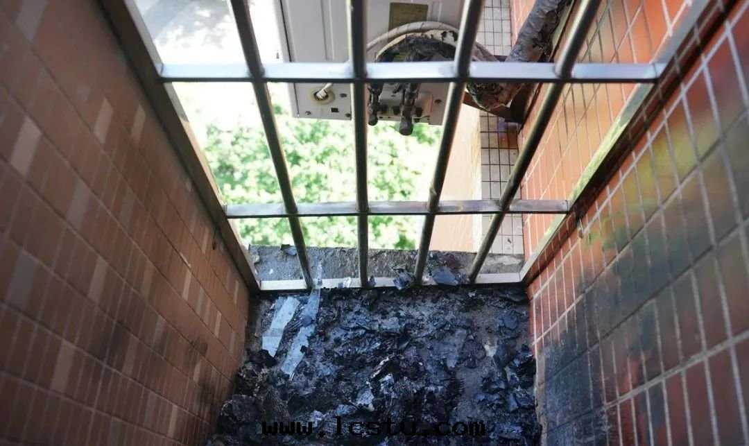 物(wù)業提(tí)醒：高(gāo)温(wēn)預警，請勿在(zài)公區(qū)堆放(fàng)雜物(wù)！