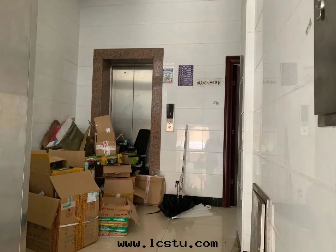 業主物(wù)品放(fàng)樓道(dào)被(bèi)清(qīng)理(lǐ)狀告物(wù)業，法(fǎ)院(yuàn)判決：物(wù)業无責，不(bù)賠償！