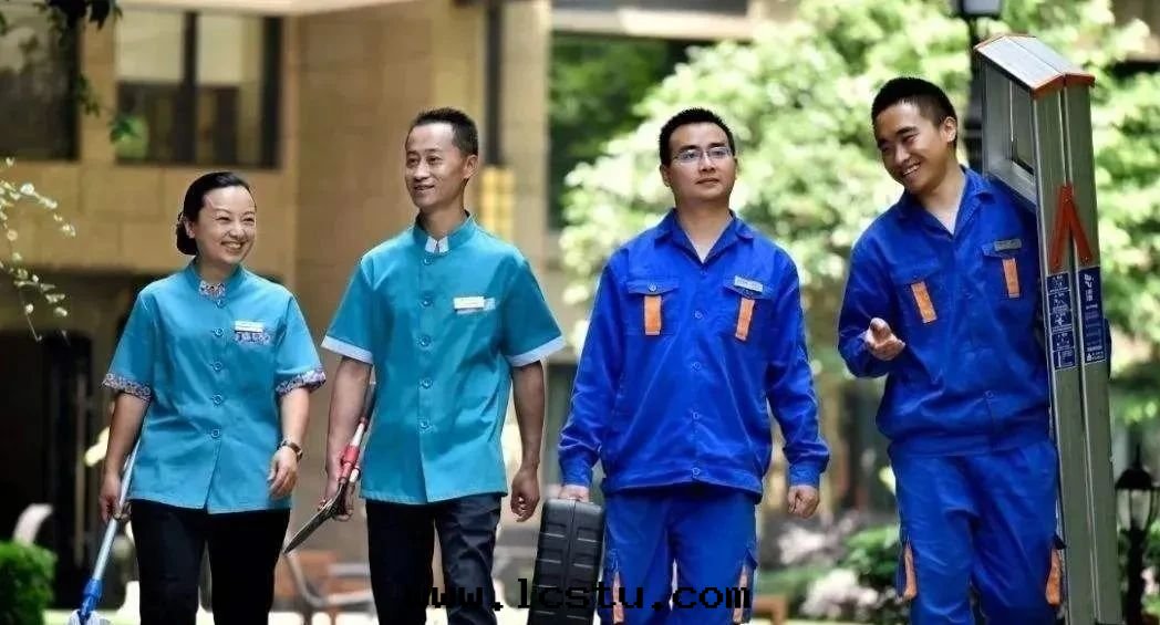 物(wù)業公司不(bù)是(shì)業主的(de)“大(dà)内總(zǒng)管(guǎn)”，有些(xiē)事(shì)，它(tā)不(bù)該管(guǎn)、也(yě)管(guǎn)不(bù)了(le)！