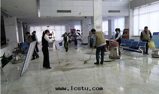 如(rú)何做好(hǎo)物(wù)業清(qīng)潔開(kāi)荒工作(zuò)？