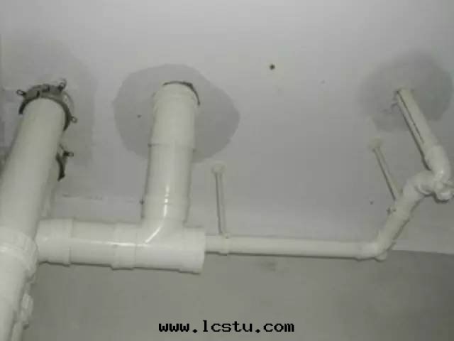 衛生(shēng)间漏水(shuǐ)原因(yīn)及(jí)防治措施