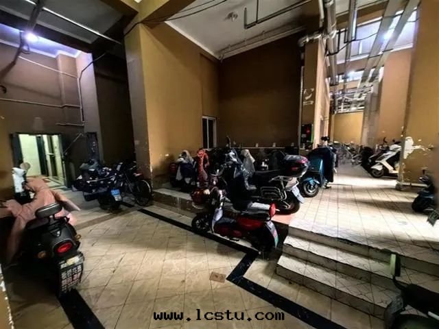 消防專家(jiā)：架空(kōng)层(céng)到(dào)底能(néng)不(bù)能(néng)停電(diàn)動(dòng)自(zì)行車？​