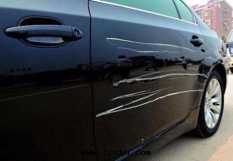 業主車輛在(zài)小區(qū)被(bèi)划傷，物(wù)業公司有責任嗎？