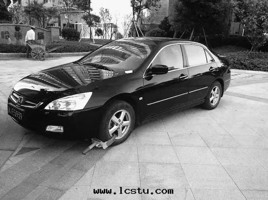 業主亂停車，物(wù)業公司能(néng)不(bù)能(néng)鎖車？鎖車違不(bù)違法(fǎ)？