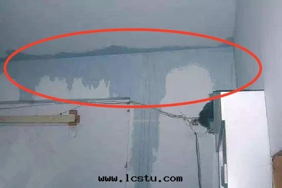 外(wài)牆(qiáng)滲水(shuǐ)，物(wù)業公司要(yào)負責嗎？