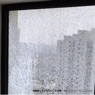 業主家(jiā)窗(chuāng)戶玻璃自(zì)爆，由(yóu)誰(shéi)負責維修？