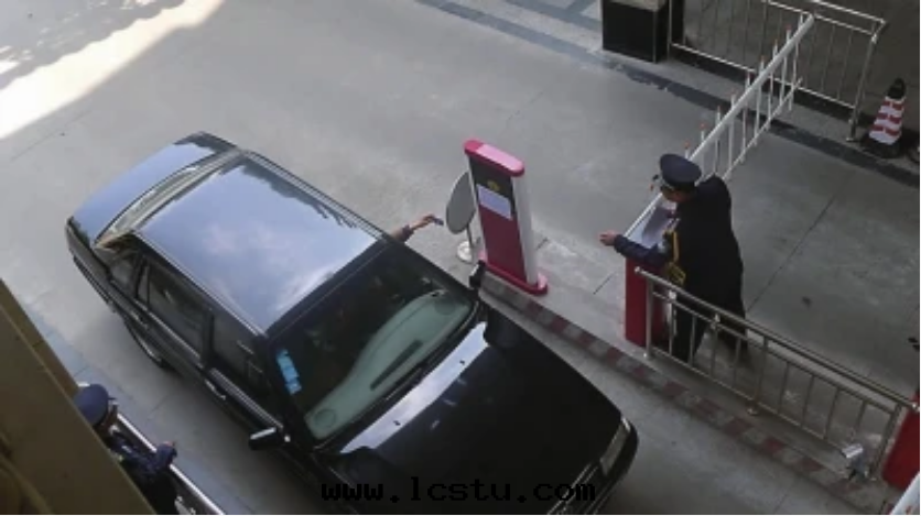 沒(méi)交物(wù)業费，車輛无法(fǎ)進(jìn)小區(qū)！法(fǎ)院(yuàn)判消除妨礙