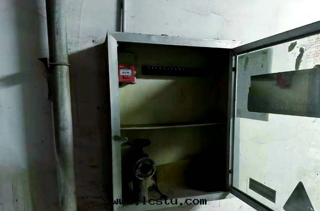 五(wǔ)年(nián)換四(sì)家(jiā)物(wù)業，这(zhè)个(gè)小區(qū)为何越換越爛？