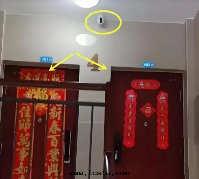 業主在(zài)小區(qū)自(zì)家(jiā)門(mén)口(kǒu)安(ān)装監控合法(fǎ)嗎